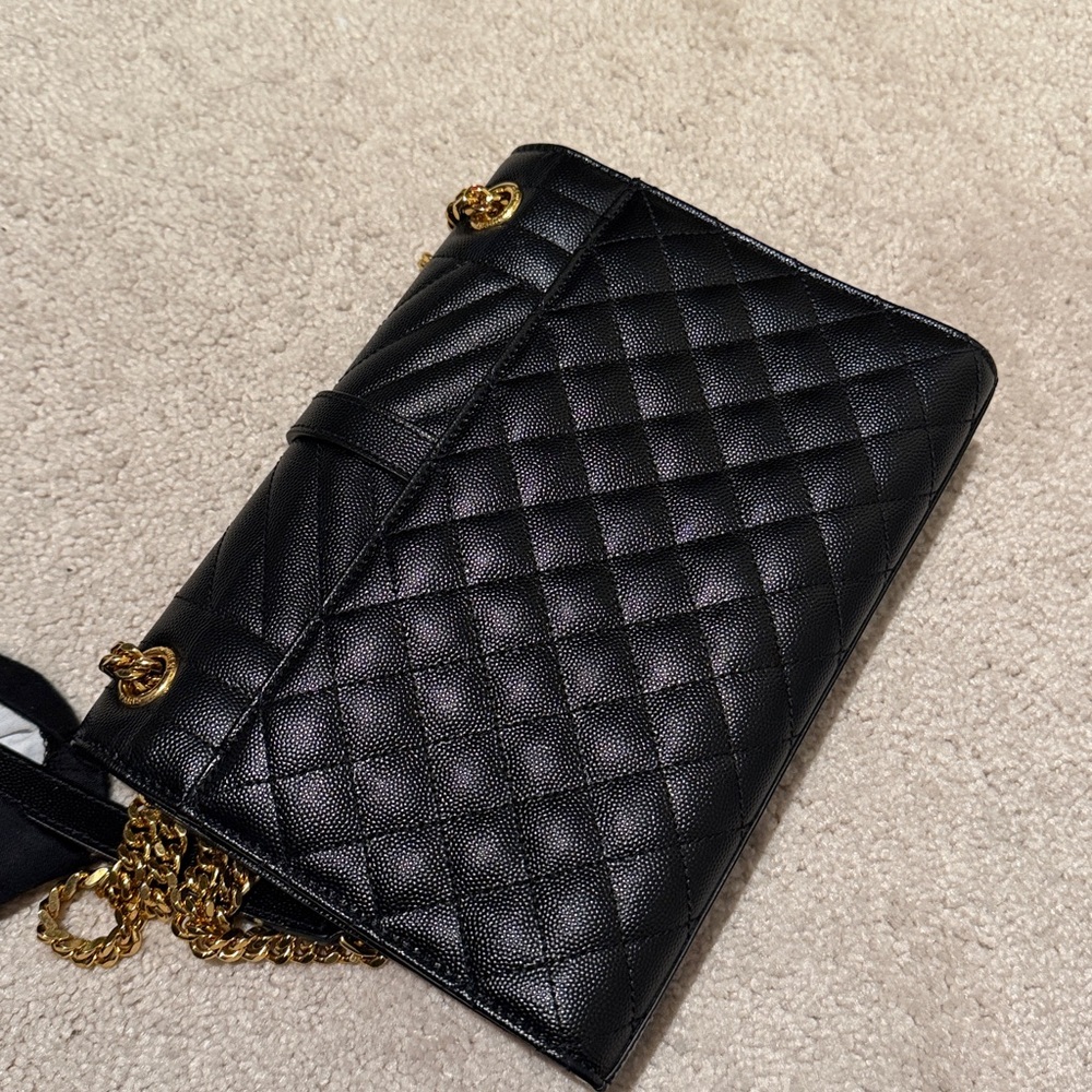 Envelope Triquilt Medium YSL Shoulder Bag in Grained Leather - Picture 10 of 12